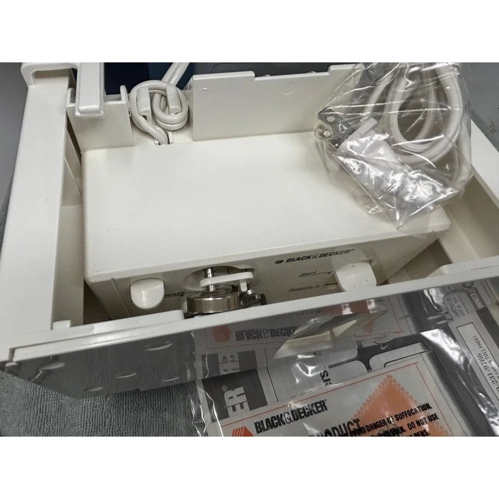 Vtg Black & Decker Spacemaker‎ Optima Hideaway Can Opener EC600 Under Cabinet